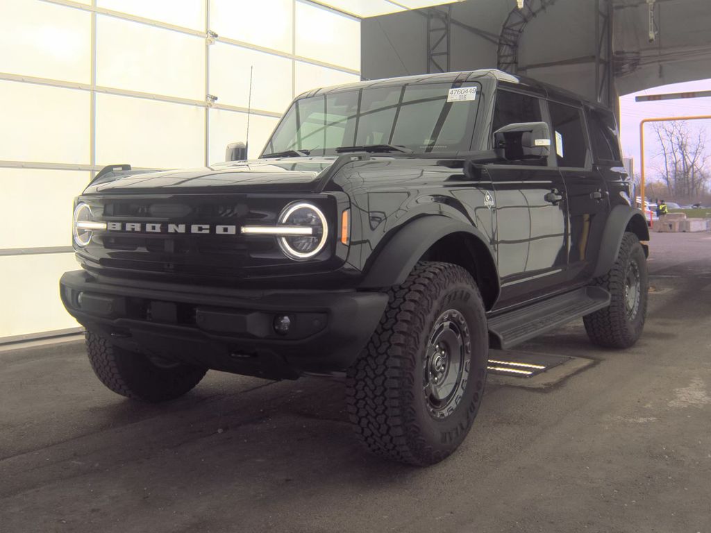 2025 Ford Bronco Outer Bank photo
