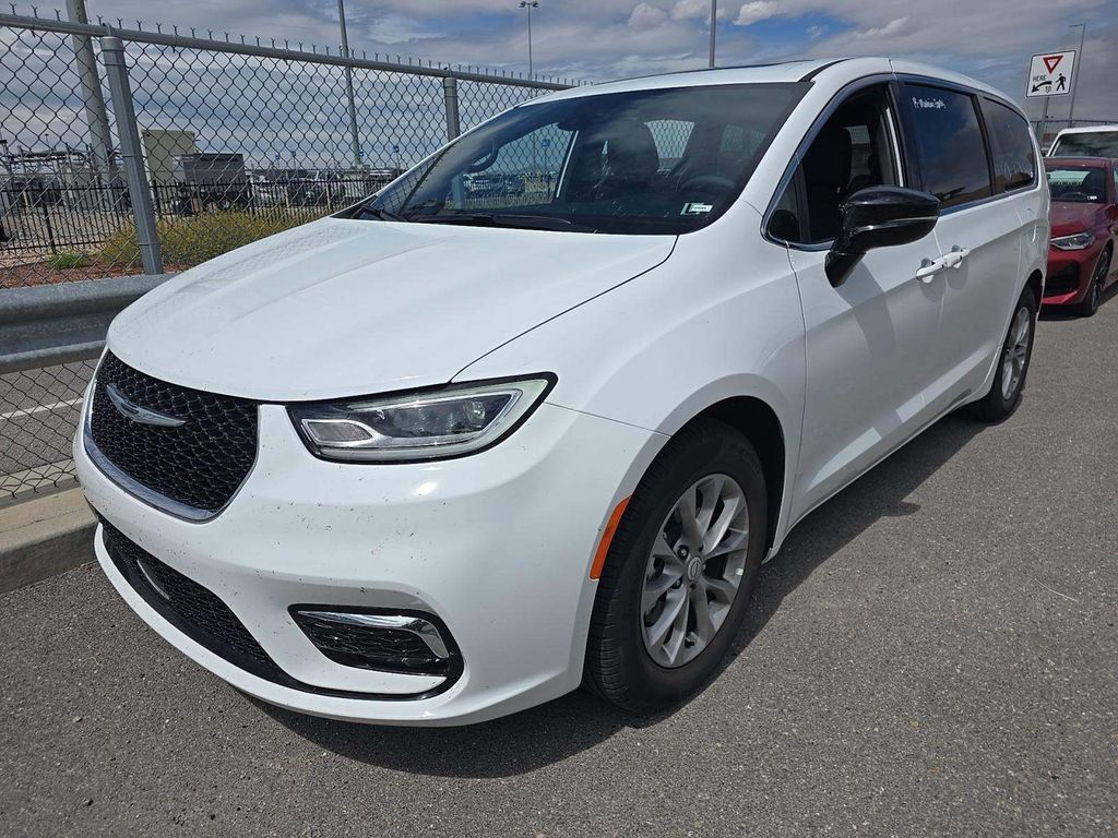 2026 Chrysler Pacifica Limited photo