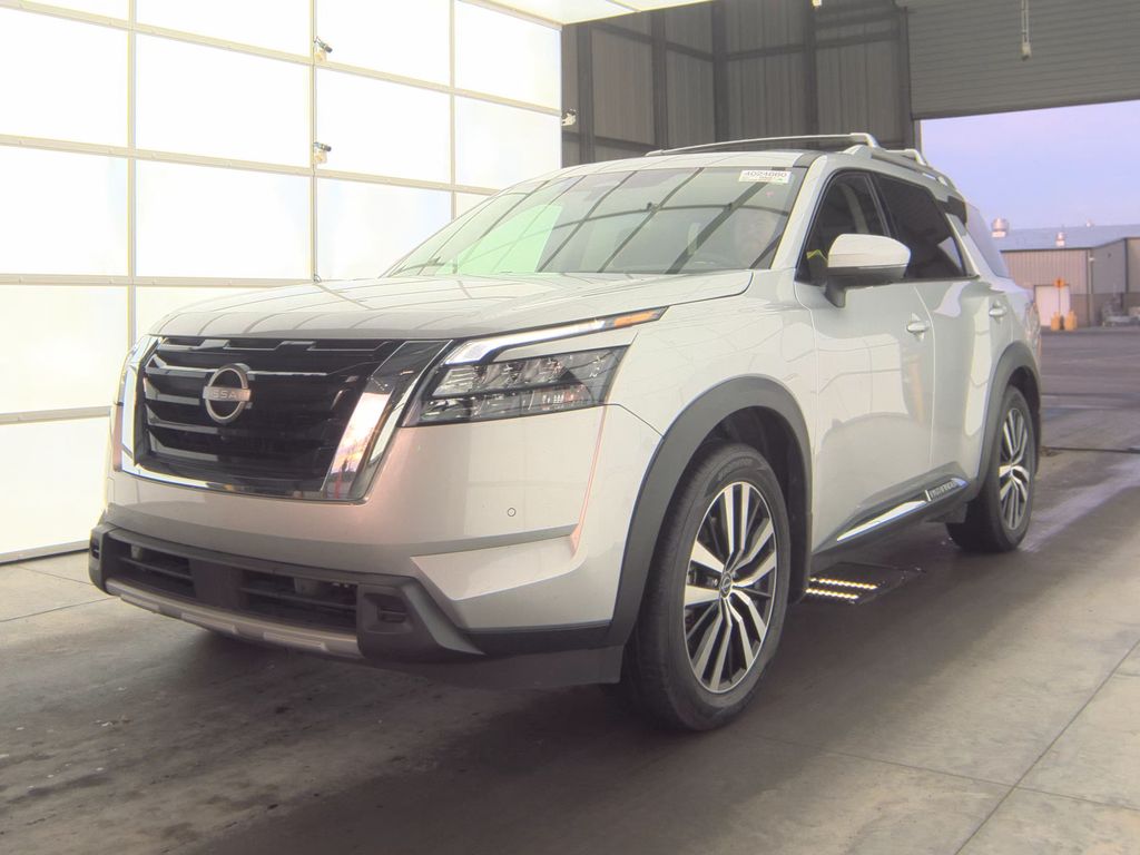 2025 Nissan Pathfinder Platinum photo