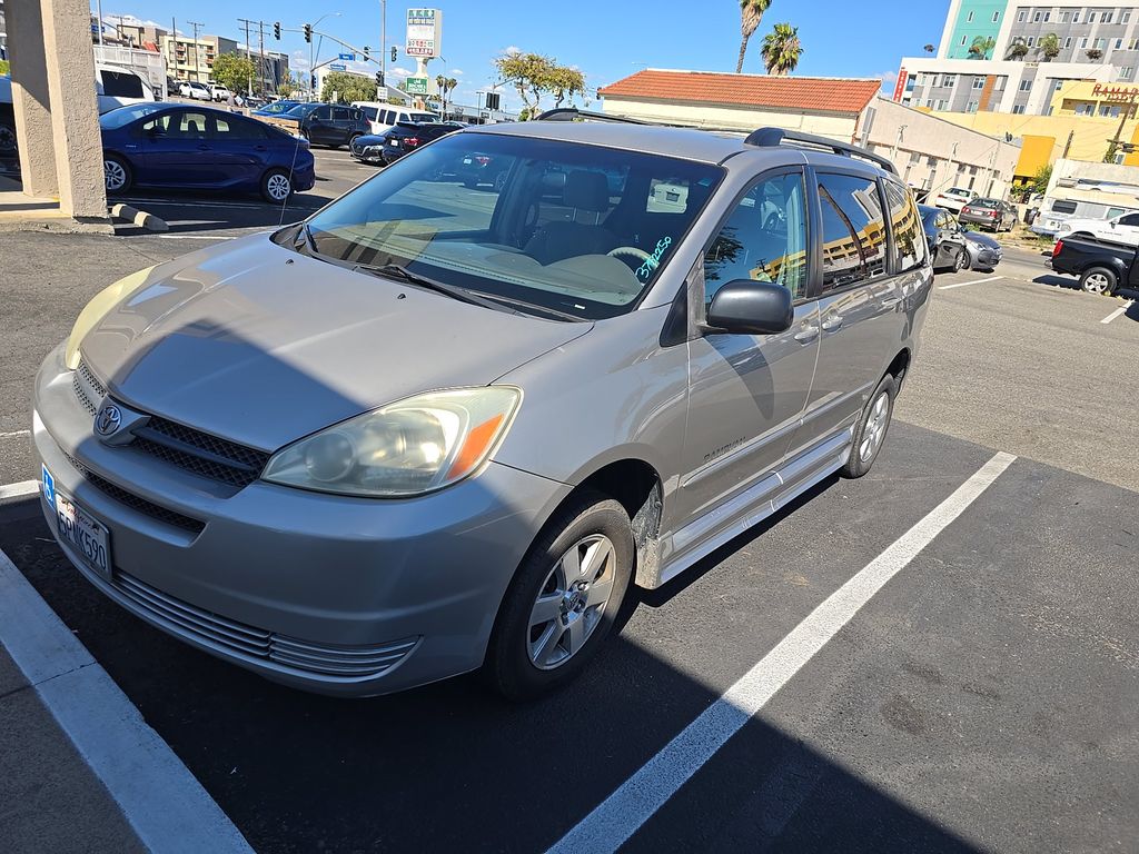 2005 Toyota Sienna CE photo