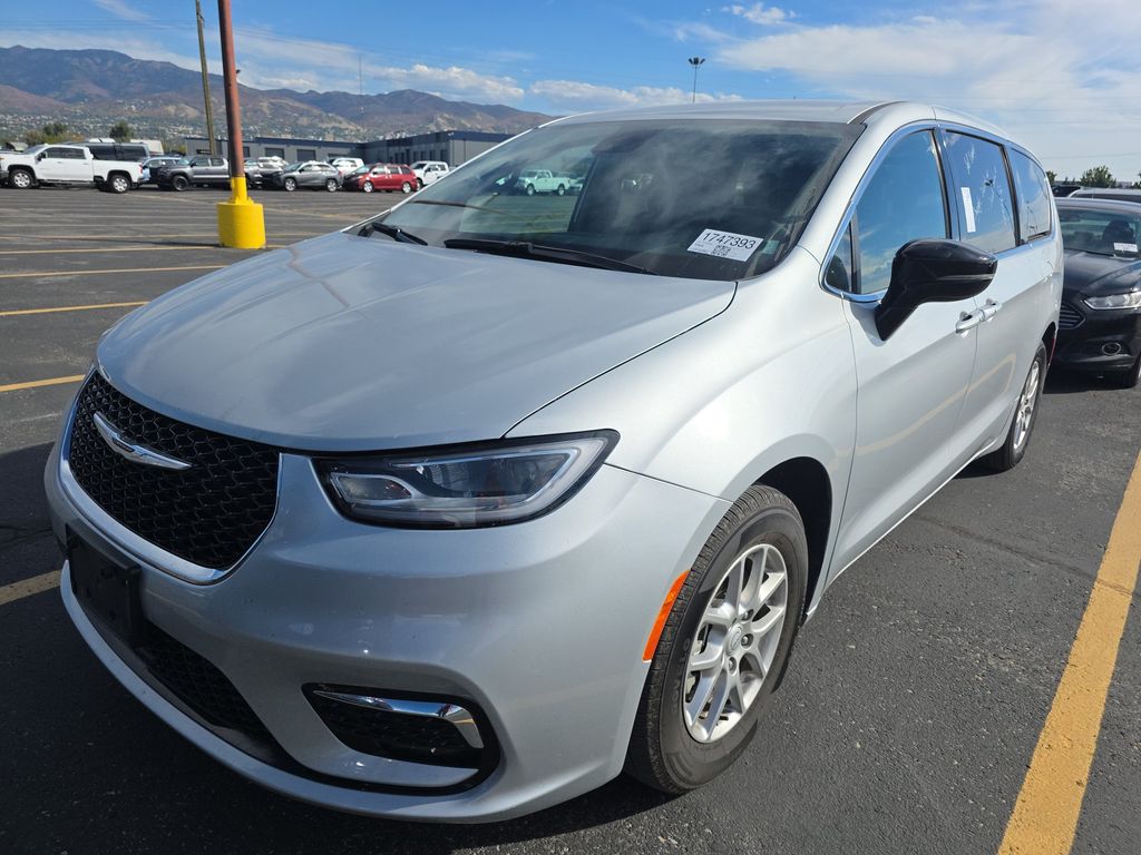 2026 Chrysler Pacifica Select photo