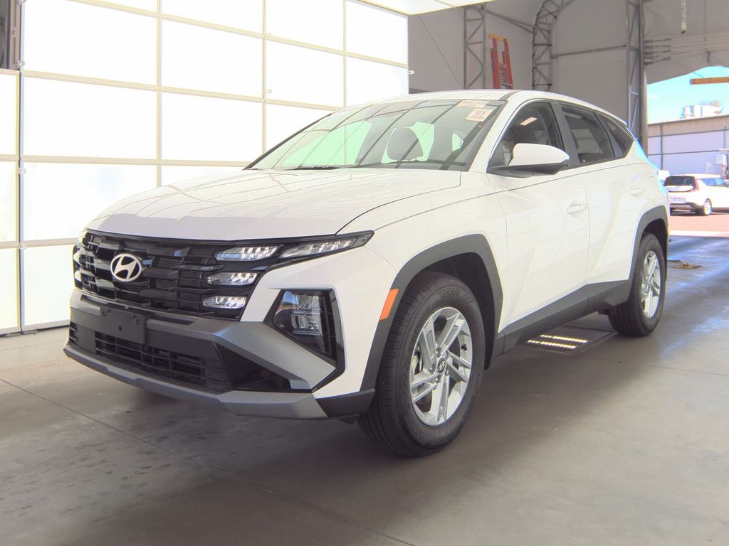 2025 Hyundai Tucson SE photo