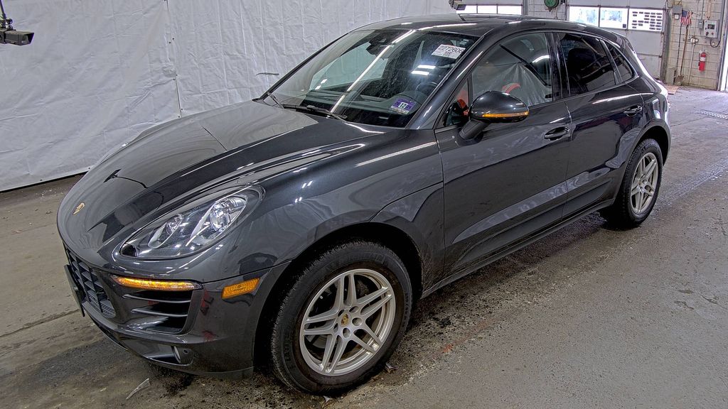 2018 Porsche Macan photo