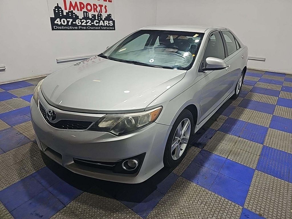 2012 Toyota Camry SE photo