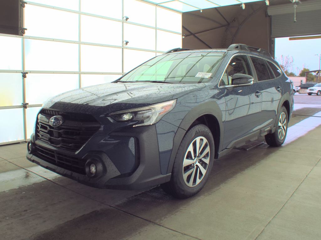 2025 Subaru Outback Premium photo