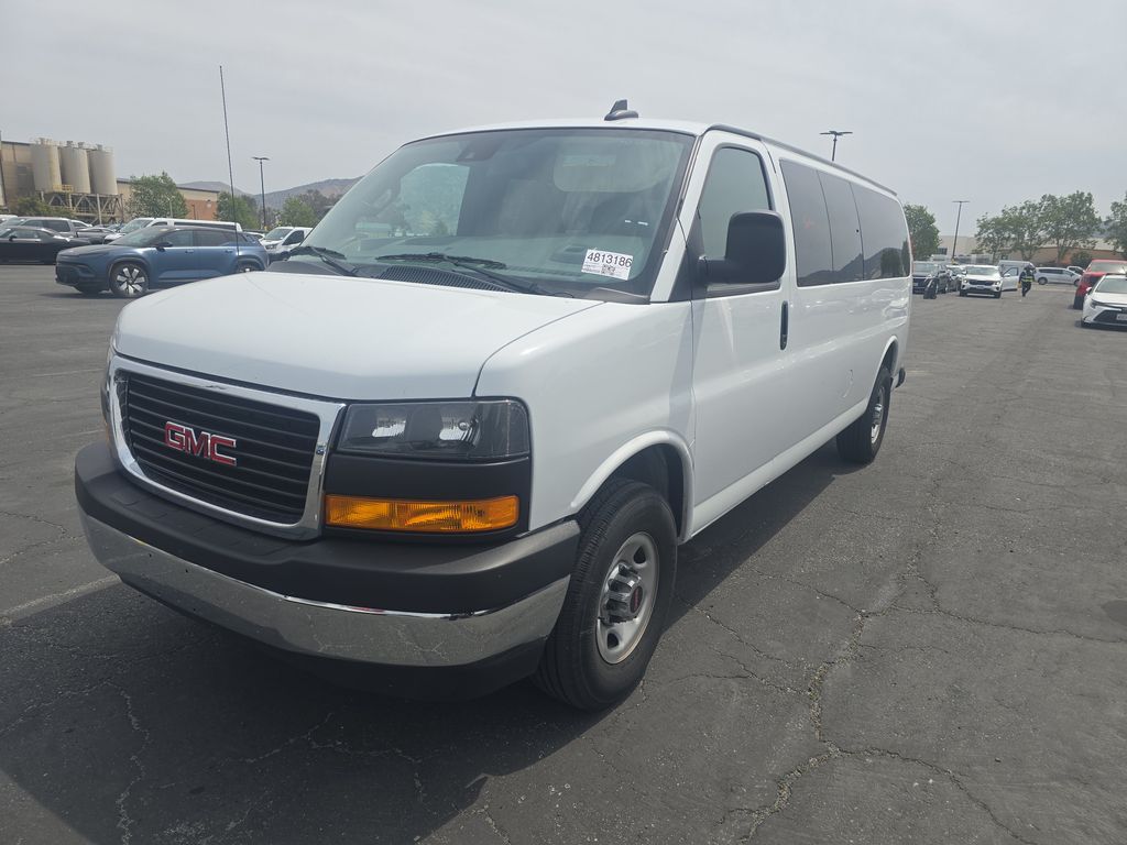 2025 GMC Savana 3500 LT photo