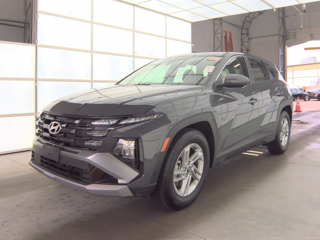 2025 Hyundai Tucson SE photo