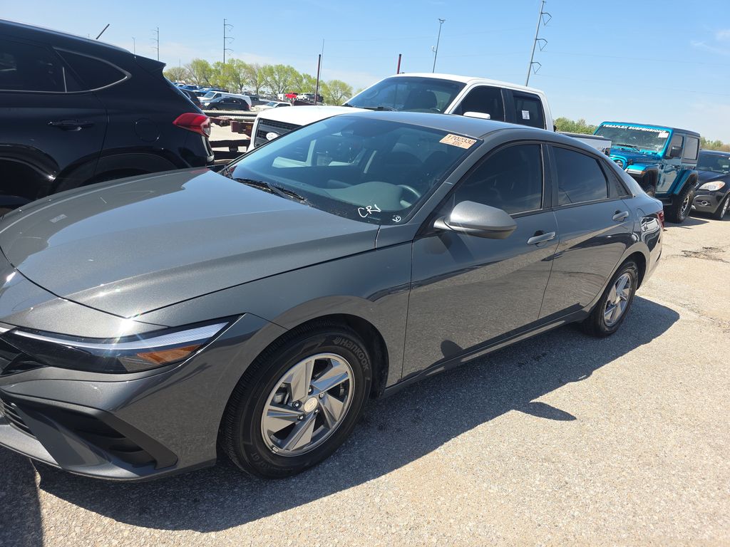 2025 Hyundai Elantra SE photo