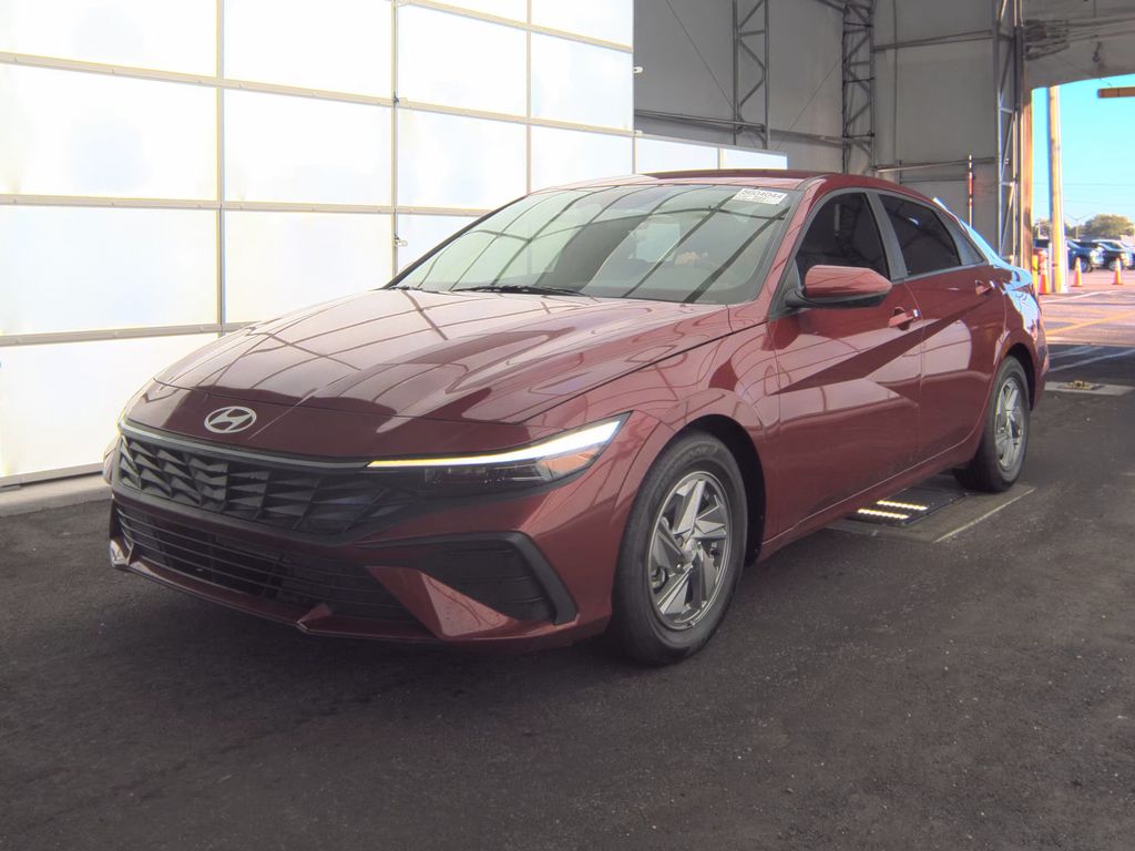 2025 Hyundai Elantra SE photo