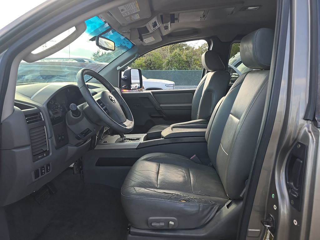 2007 Nissan Titan LE photo