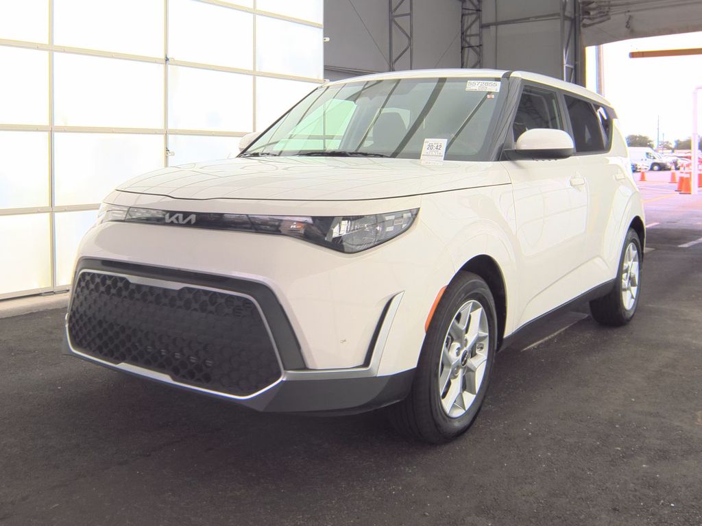 2025 Kia Soul LX photo