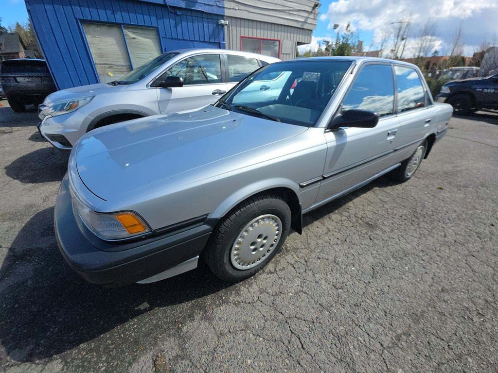 1990 Toyota Camry DX photo