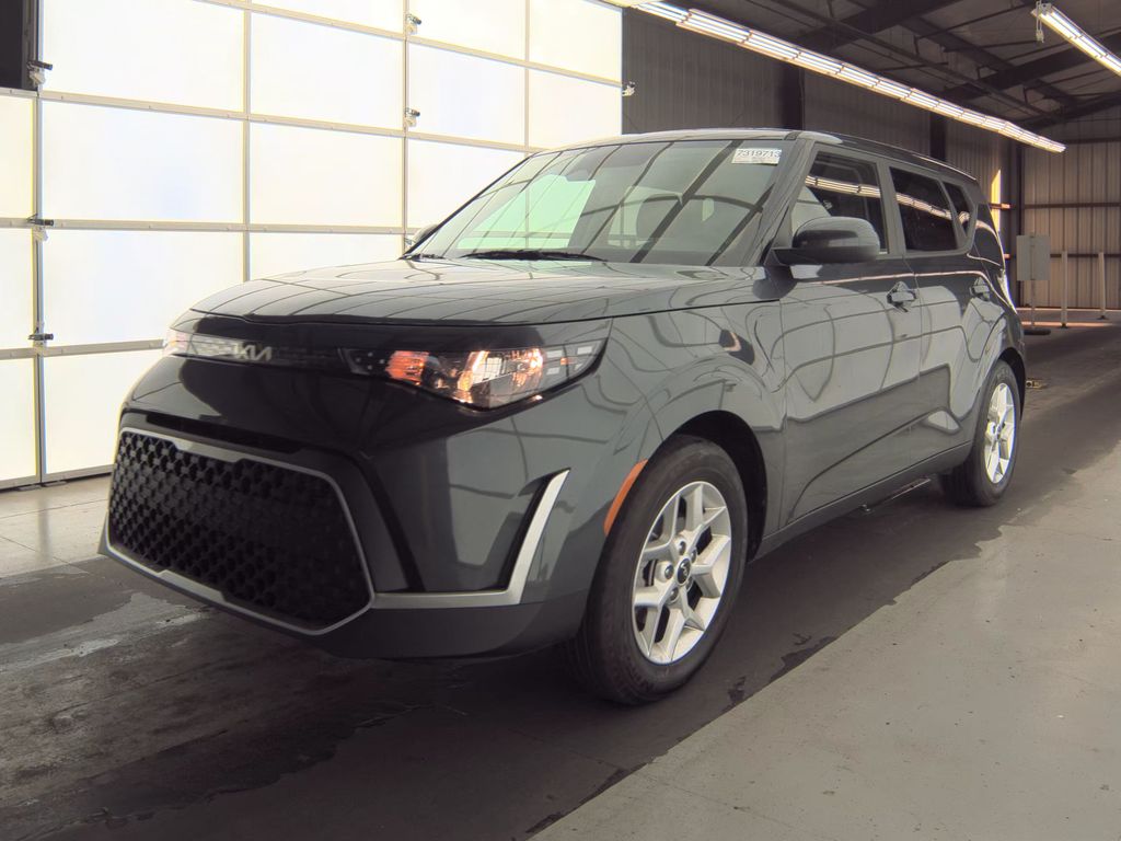 2025 Kia Soul LX photo