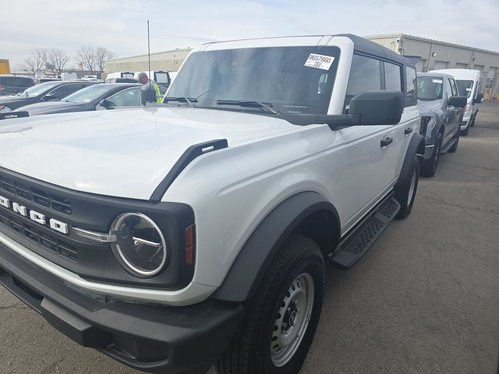2025 Ford Bronco Base photo