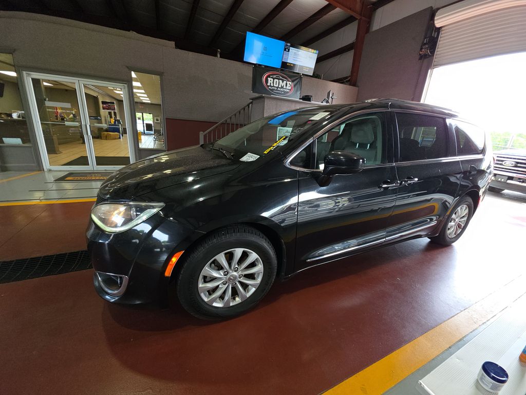 2018 Chrysler Pacifica Touring L+ photo