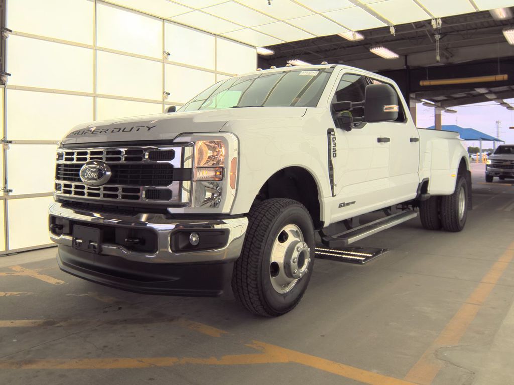 2025 Ford F-350 XLT photo