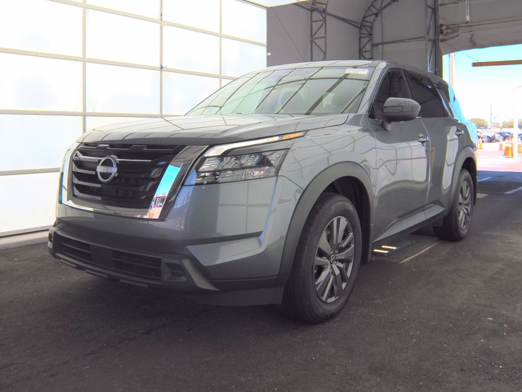 2025 Nissan Pathfinder S photo