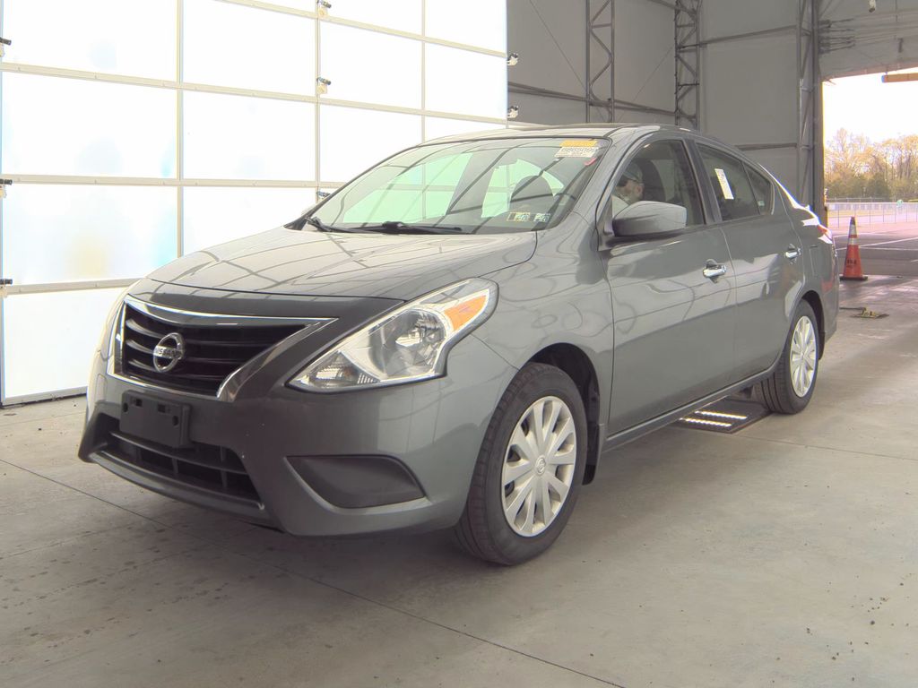 2016 Nissan Versa SV photo