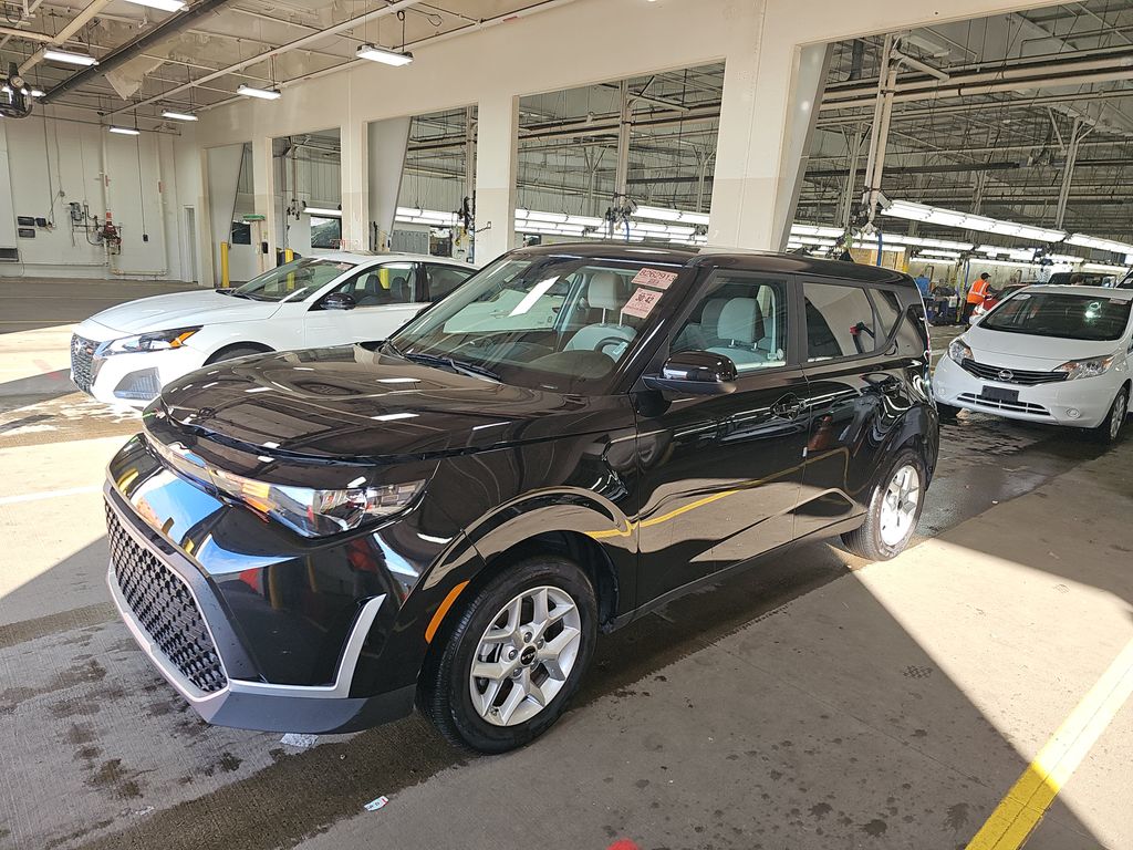 2025 Kia Soul LX photo