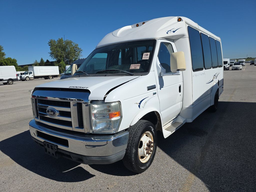 2010 Ford E-350 Cutaway photo