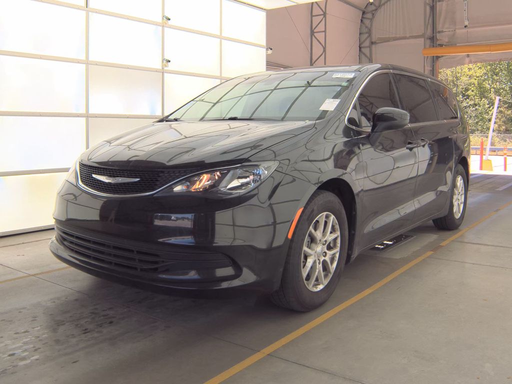 2017 Chrysler Pacifica Touring photo