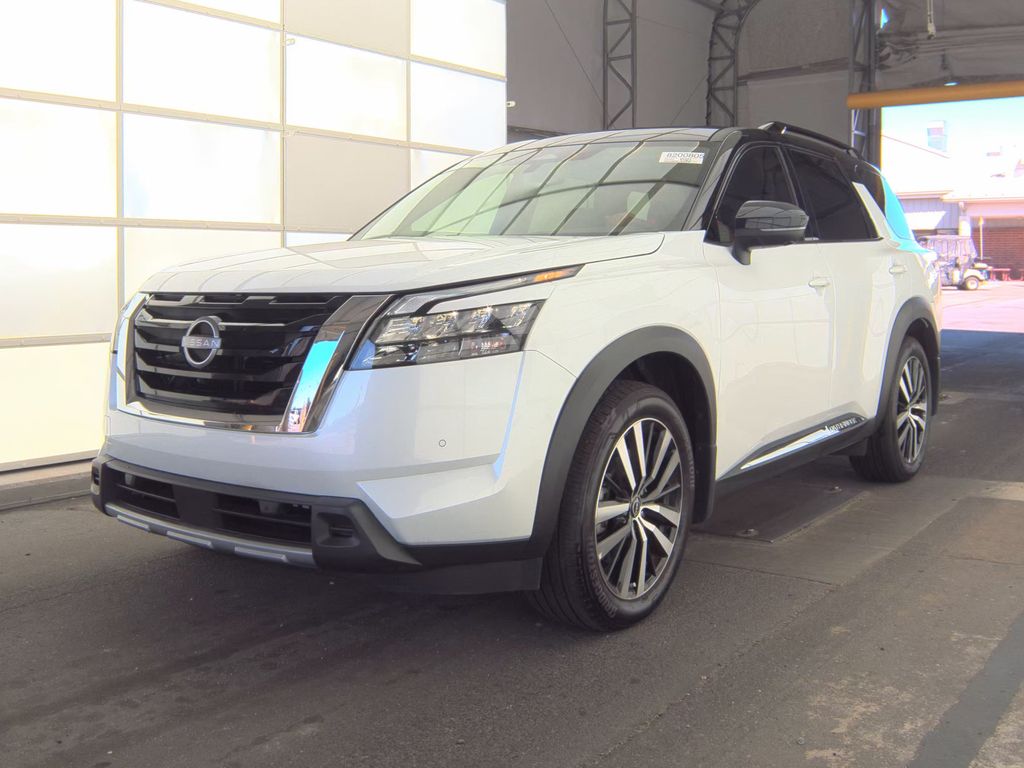 2025 Nissan Pathfinder Platinum photo