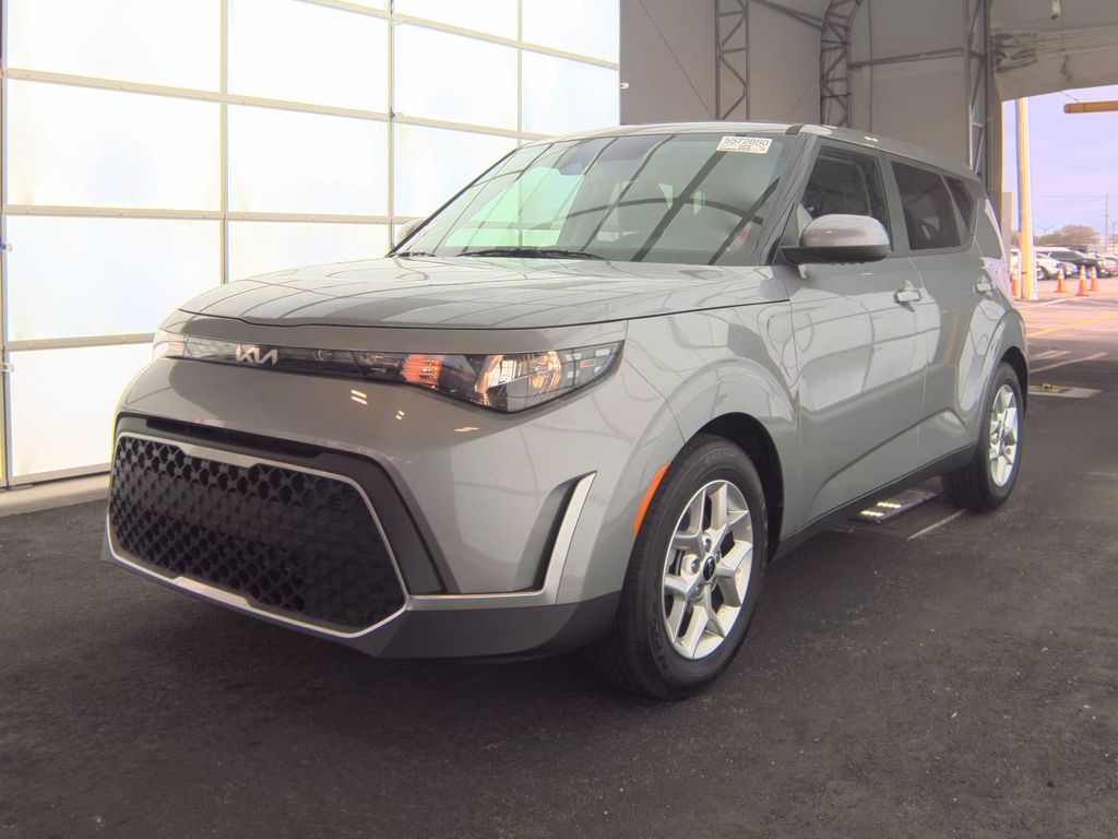 2025 Kia Soul LX photo