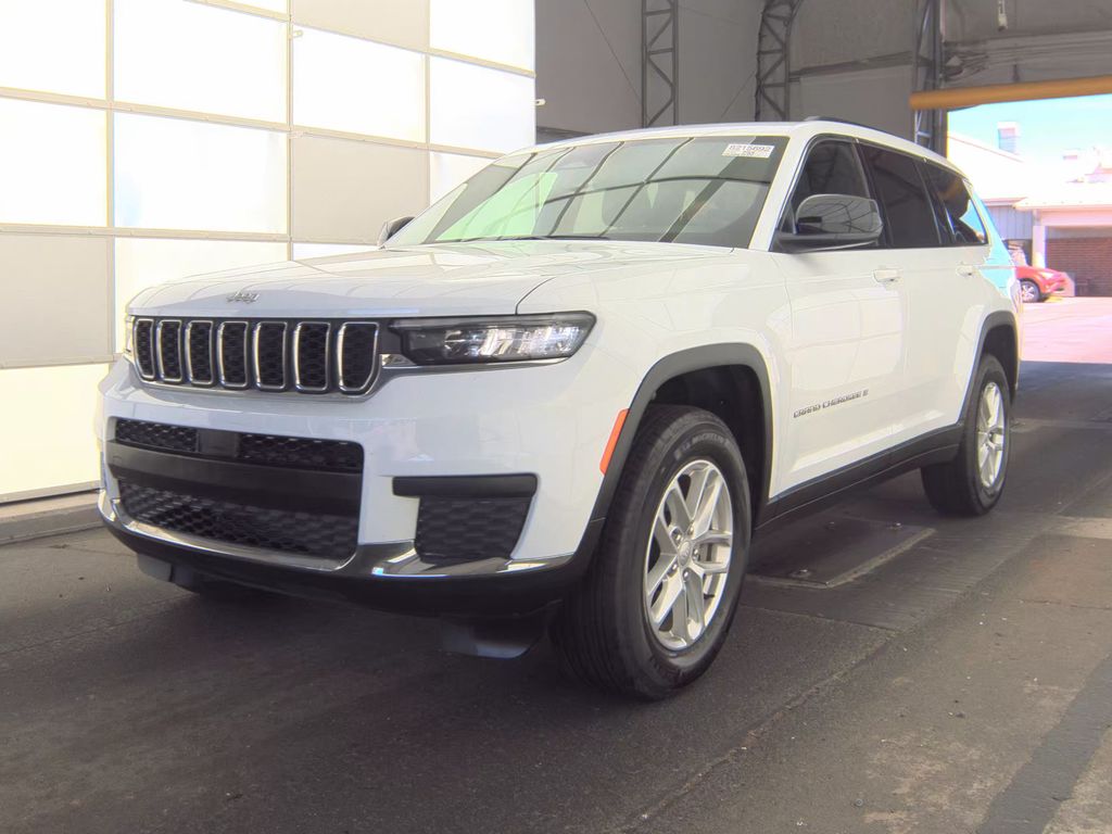 2025 Jeep Grand Cherokee Laredo photo
