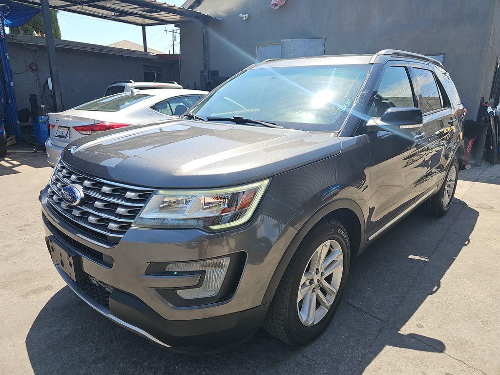 2017 Ford Explorer XLT photo