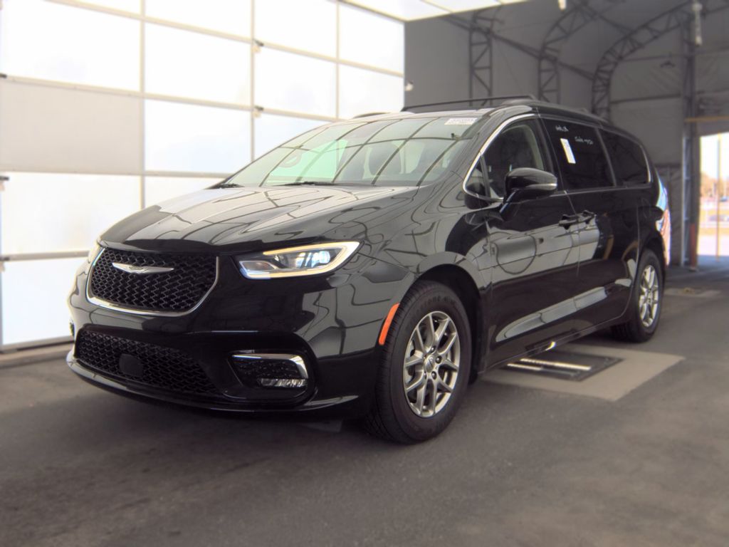 2021 Chrysler Pacifica Touring photo