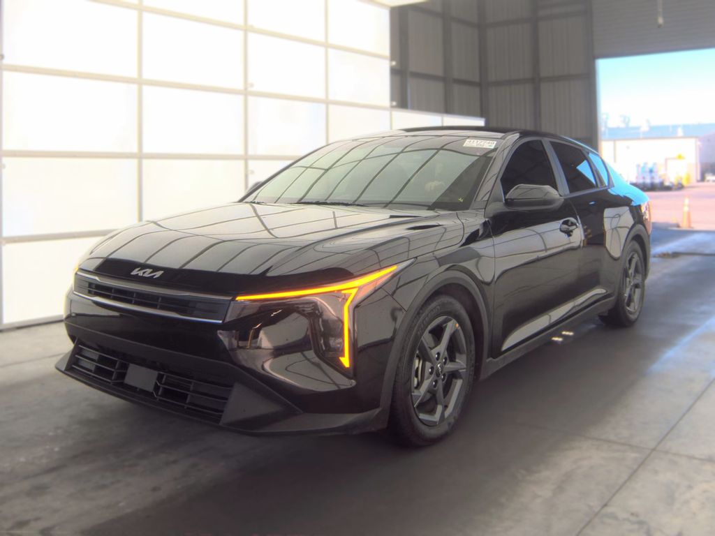 2025 Kia K4 LXS photo