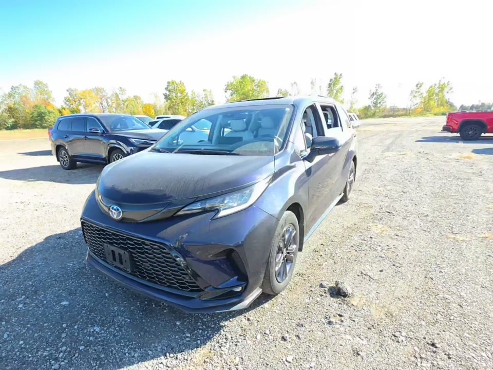 2025 Toyota Sienna XSE photo