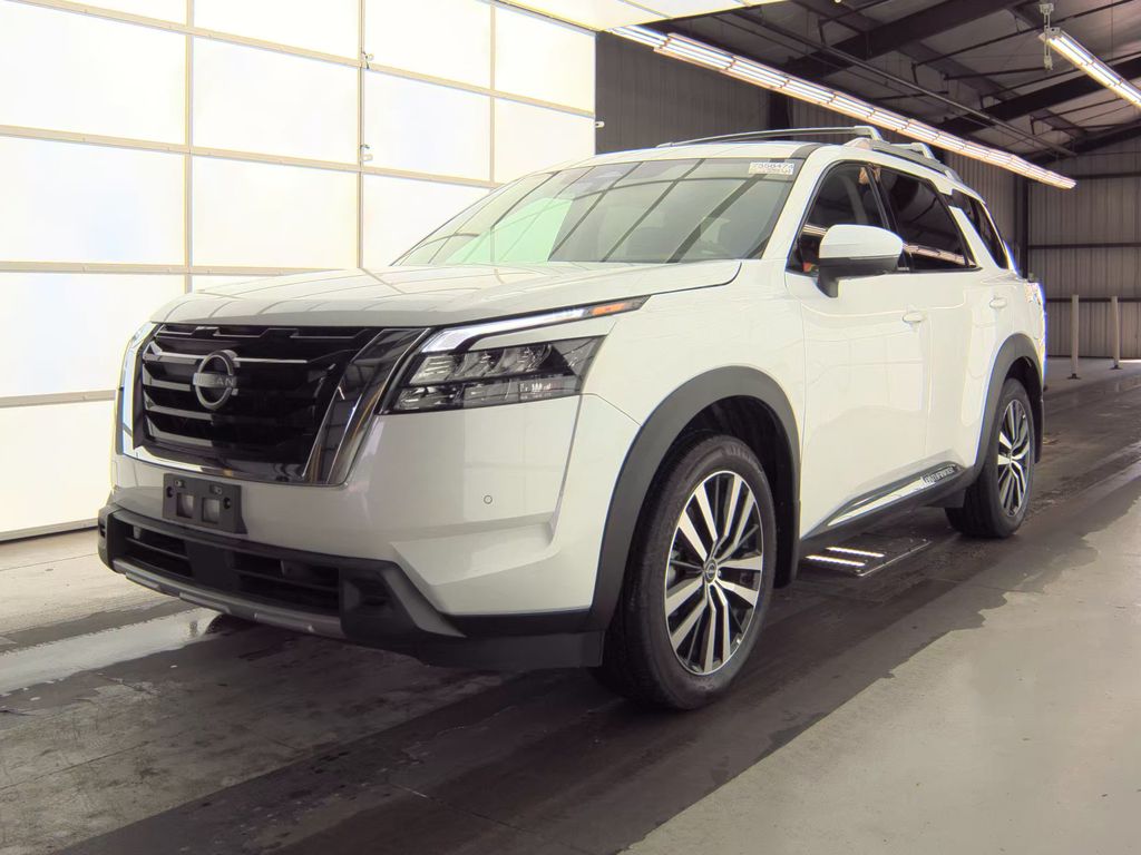 2025 Nissan Pathfinder Platinum photo