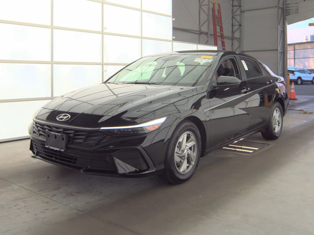 2026 Hyundai Elantra SE photo