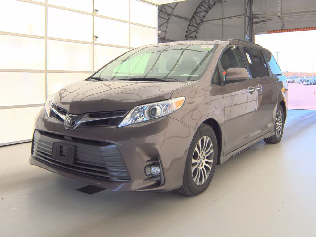2018 Toyota Sienna XLE Premiu photo