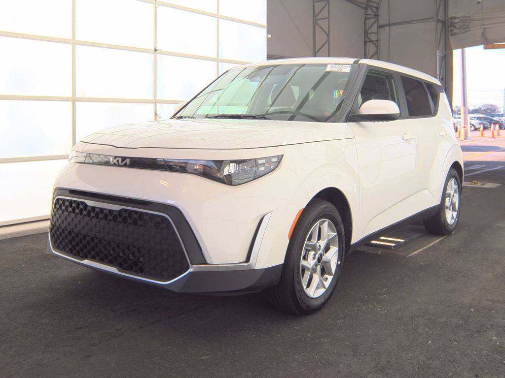2025 Kia Soul LX photo
