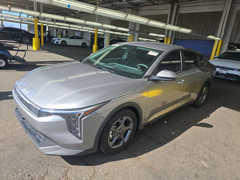 2025 Kia K4 LXS photo