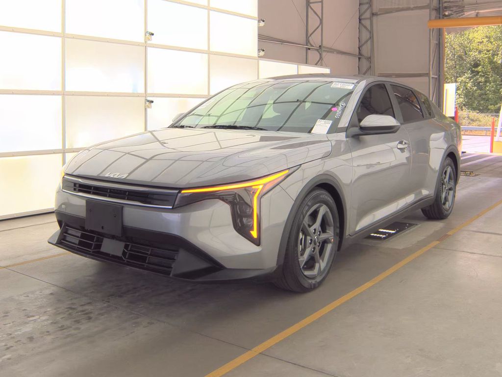 2025 Kia K4 LXS photo