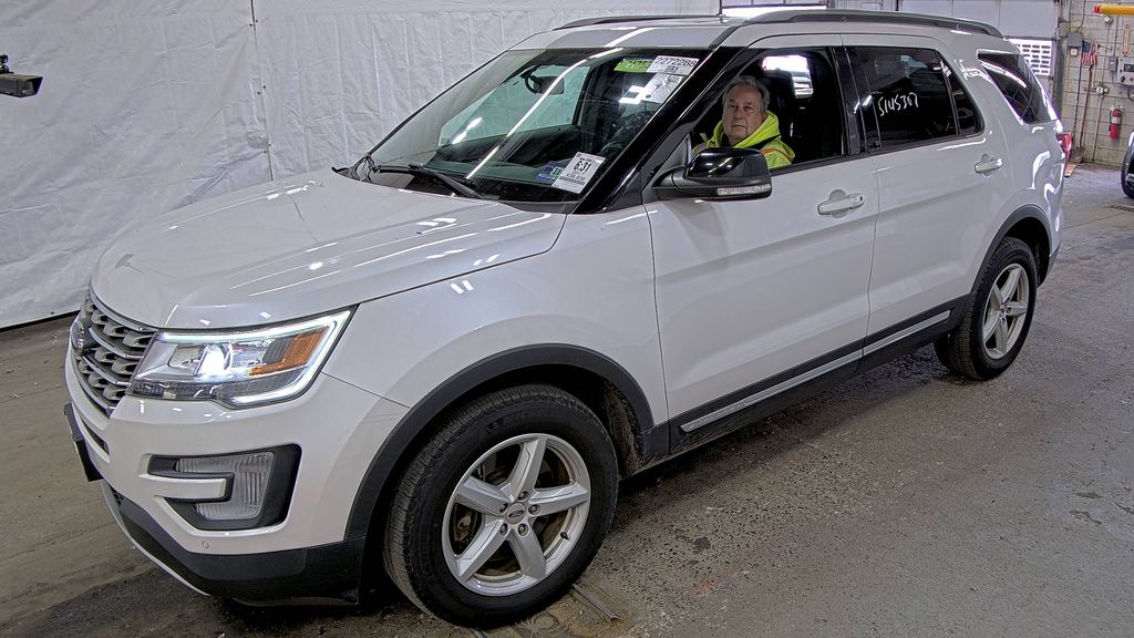 2017 Ford Explorer XLT photo