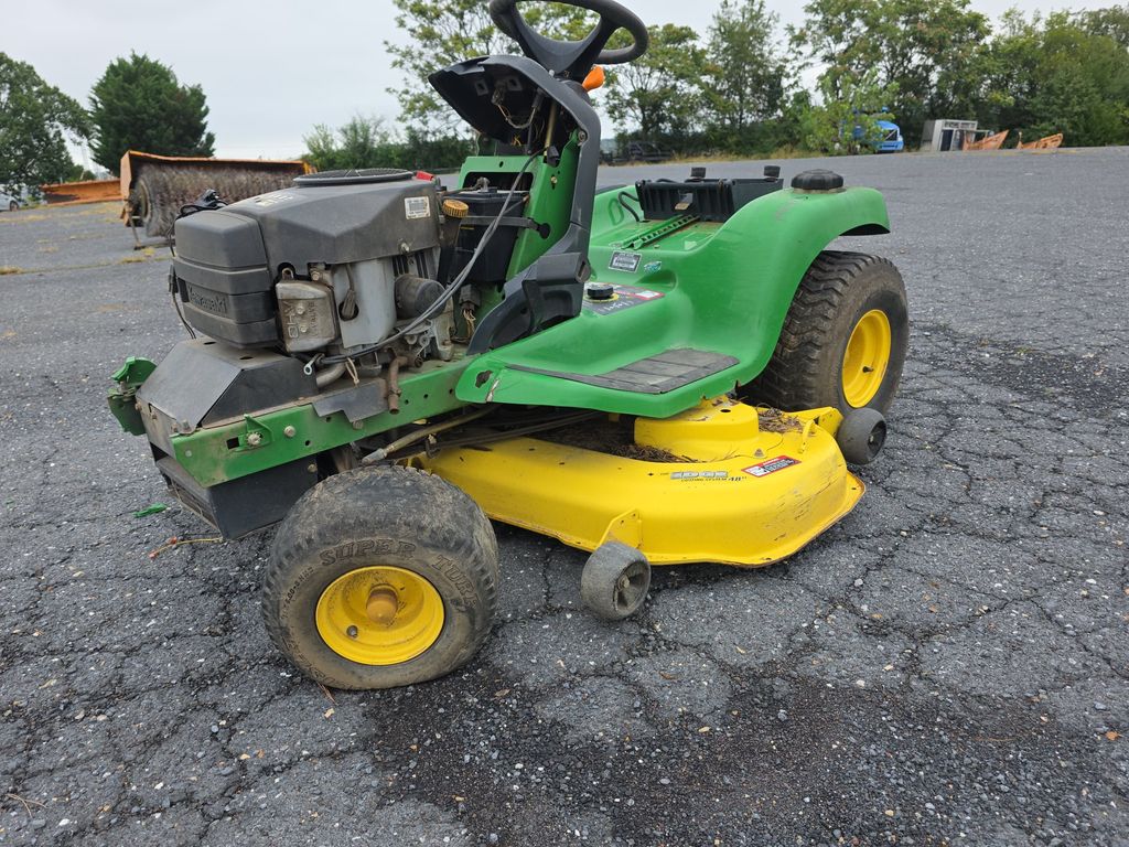 2004 John Deere LT180 Mower Riding photo