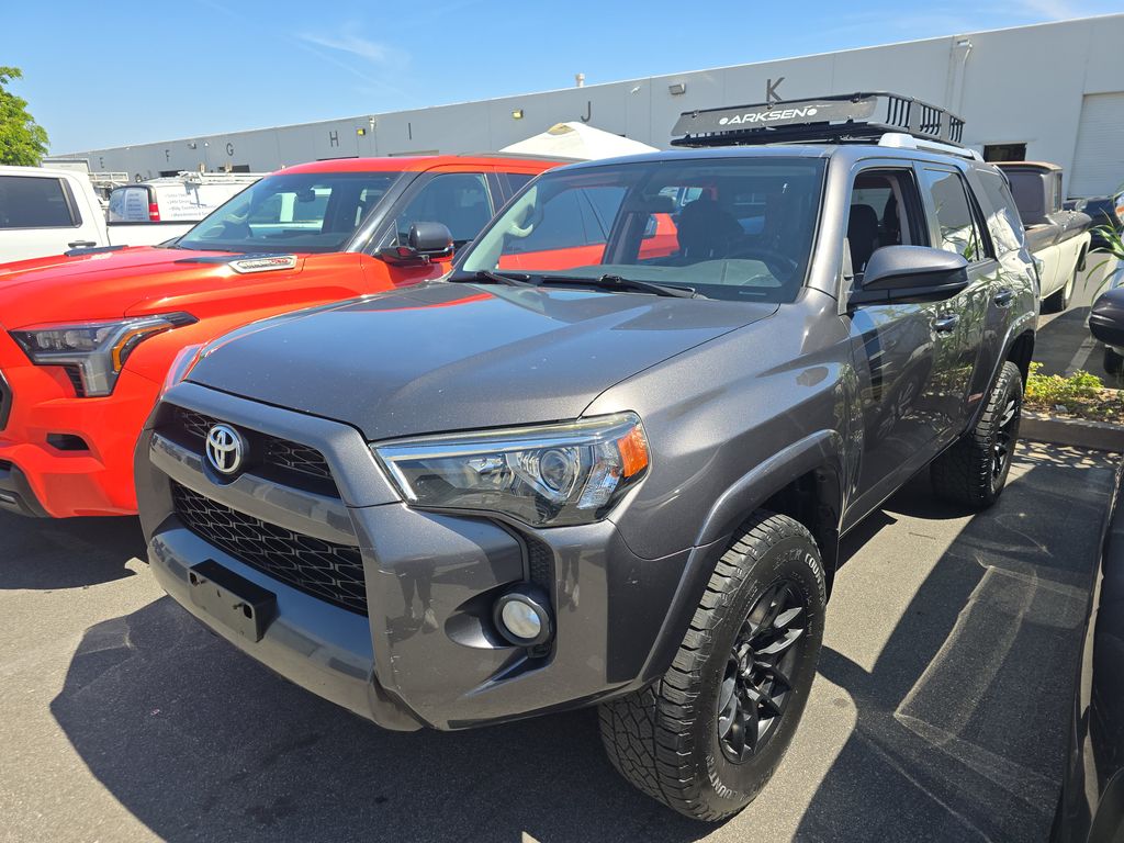 2018 Toyota 4Runner SR5 photo