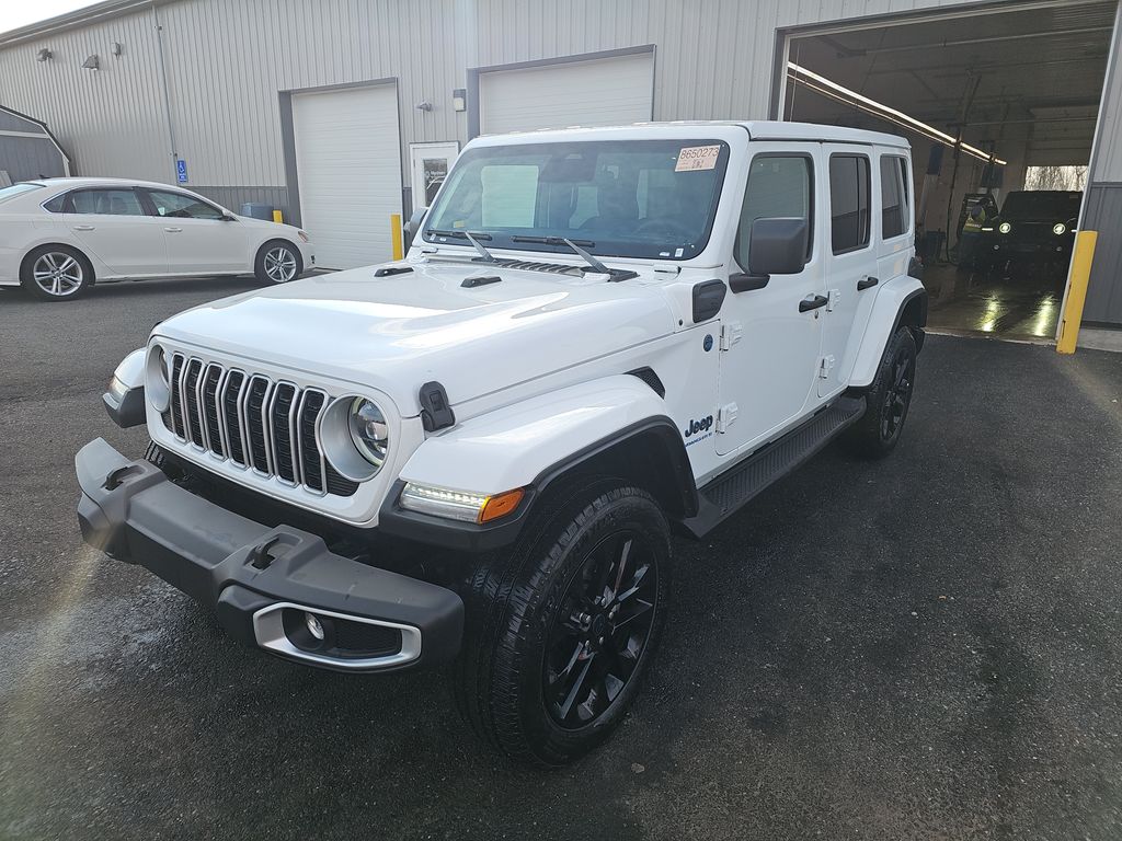 2025 Jeep Wrangler Sahara photo