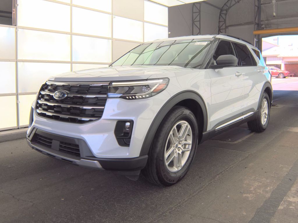 2025 Ford Explorer Active photo