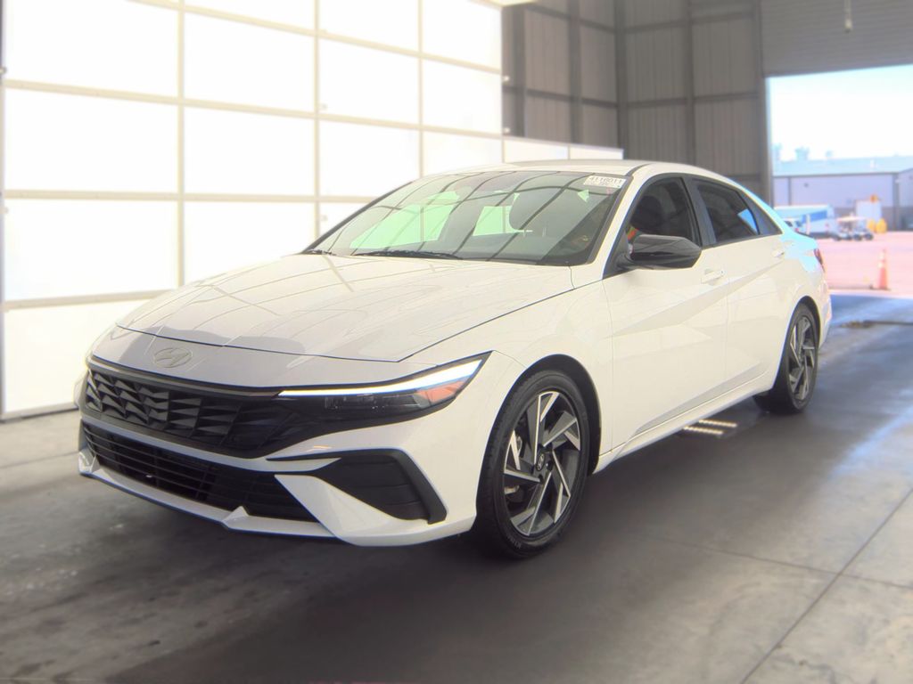 2025 Hyundai Elantra SEL Sport photo