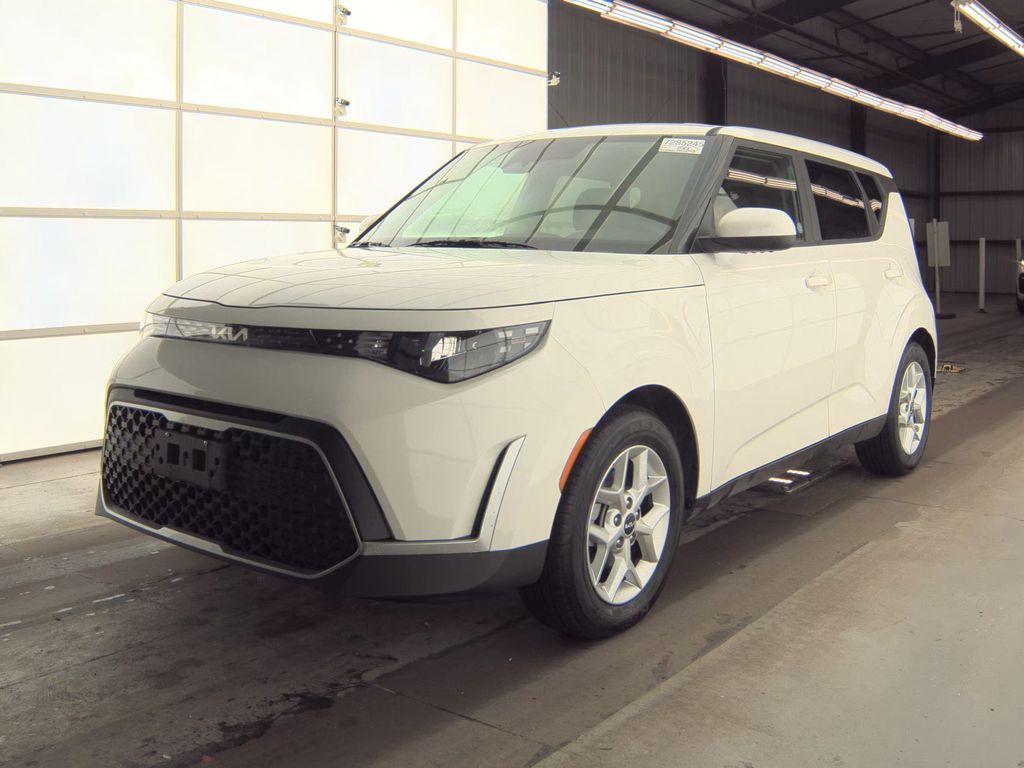 2025 Kia Soul LX photo