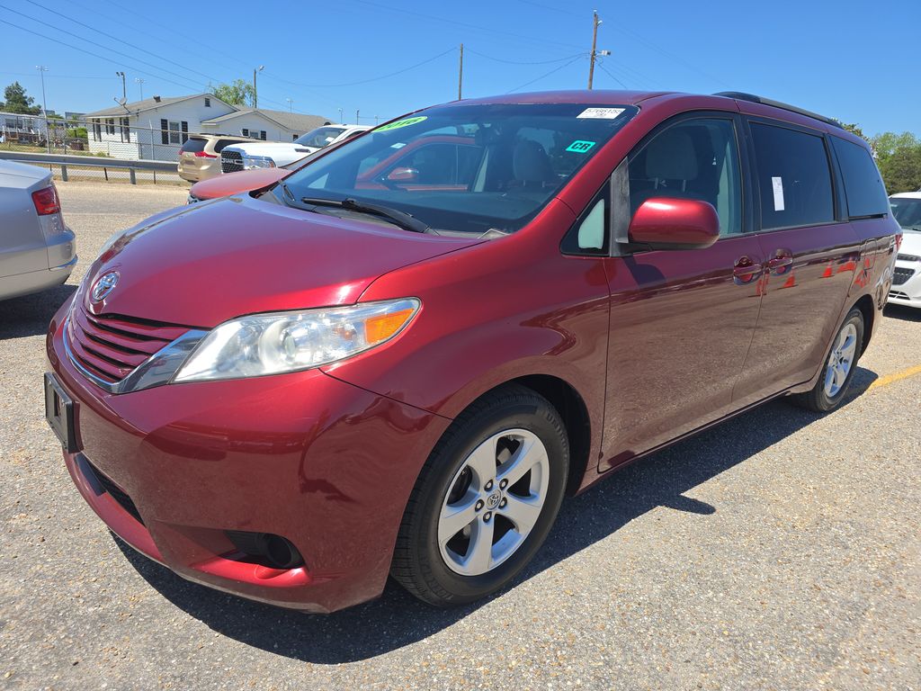 2016 Toyota Sienna LE photo