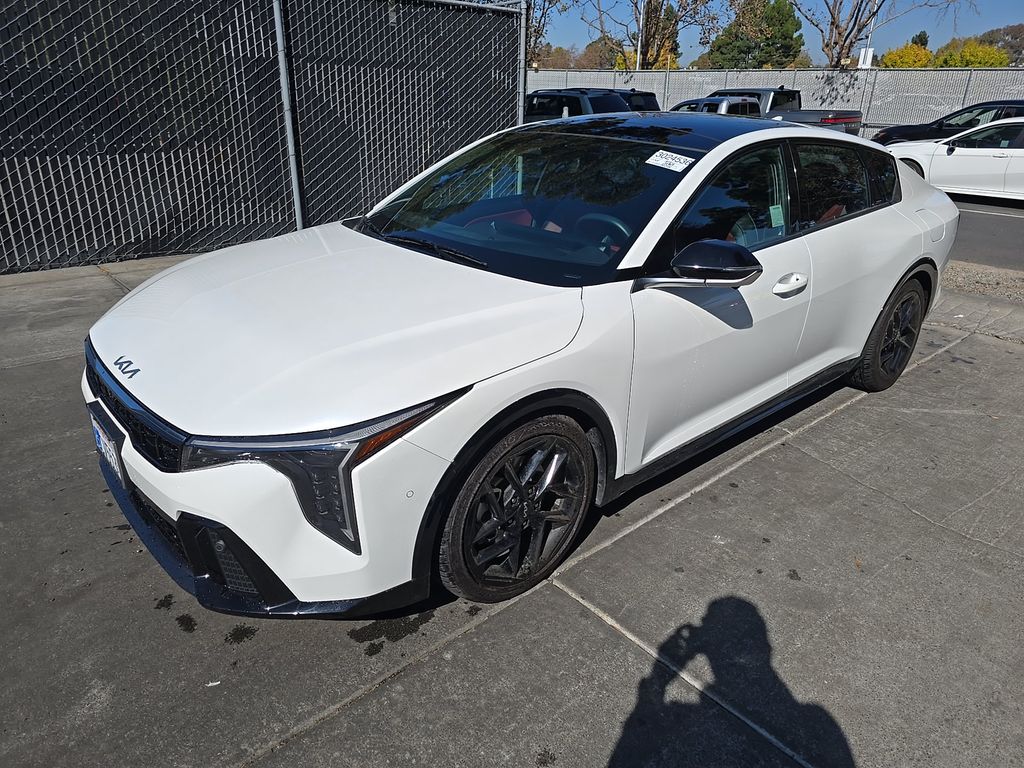 2025 Kia K4 GT-Line photo