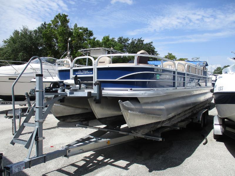 2017 Tracker Fishin Barge 24 photo