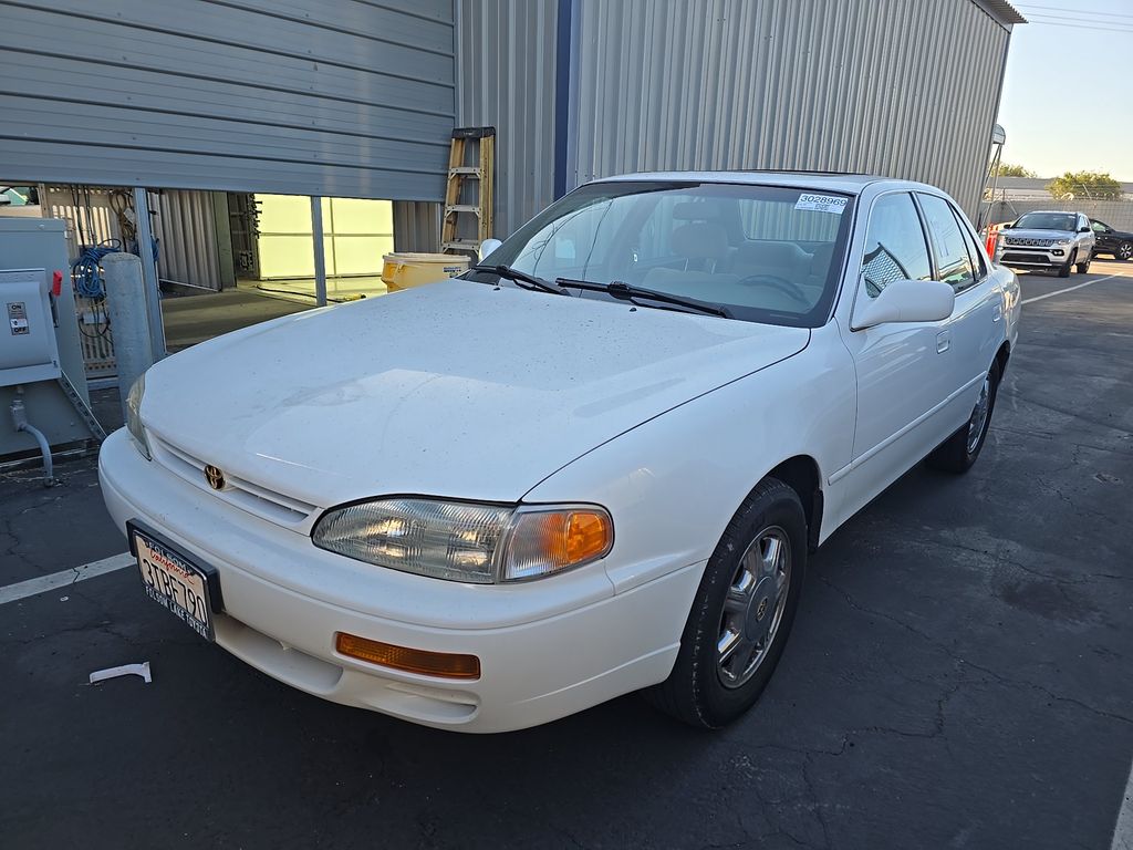 1996 Toyota Camry LE photo