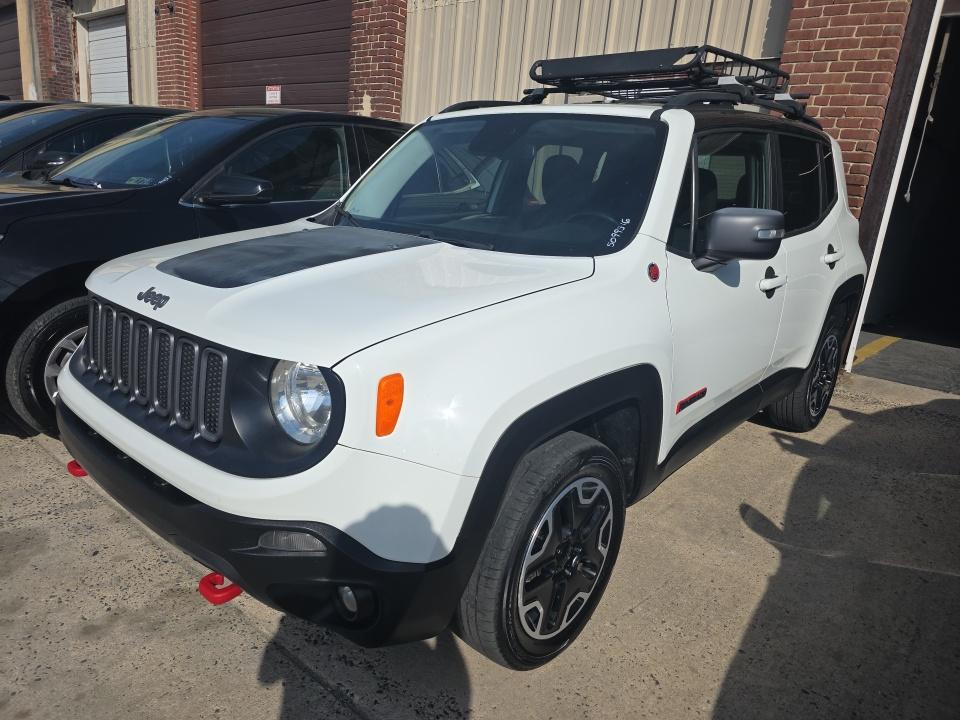 2017 Jeep Renegade Trailhawk photo